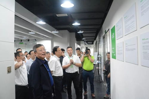 武維華、賴明、黃潤秋調研九三創享科技服務公司暨客家眾創空間信息技術咨詢服務發展情況